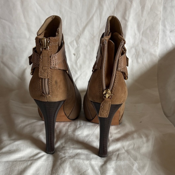 Elegant Tan Ankle Boots by Diane Von Furstenbeeg - Picture 4 of 6